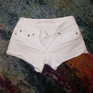 White denim AE shorts